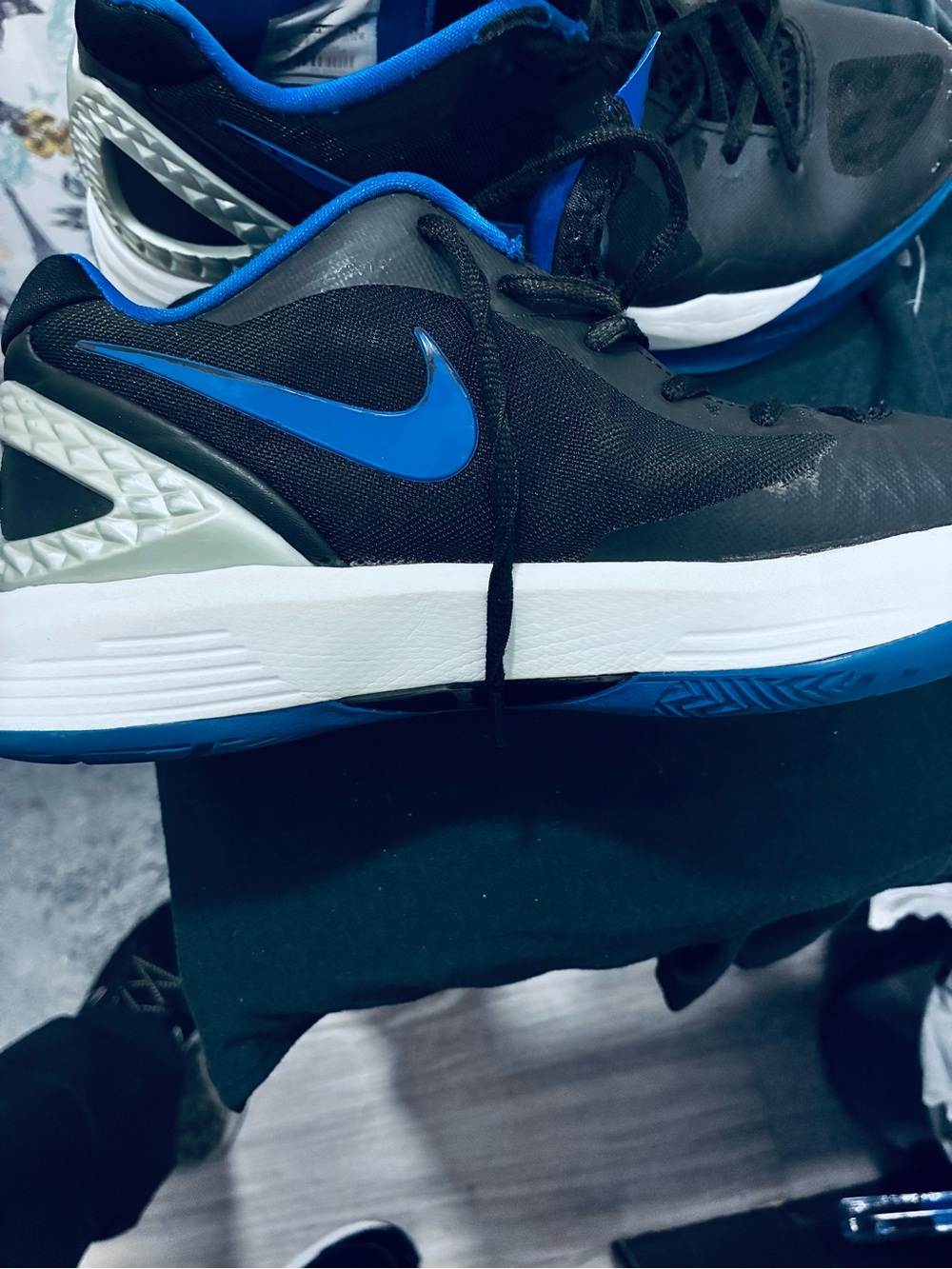 Nike Men’s Black and Blue Athletic Trainers like return from Nike outlet